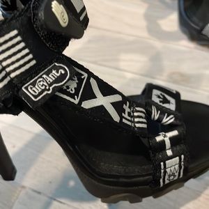 NWOT greyAnt Teva collaboration